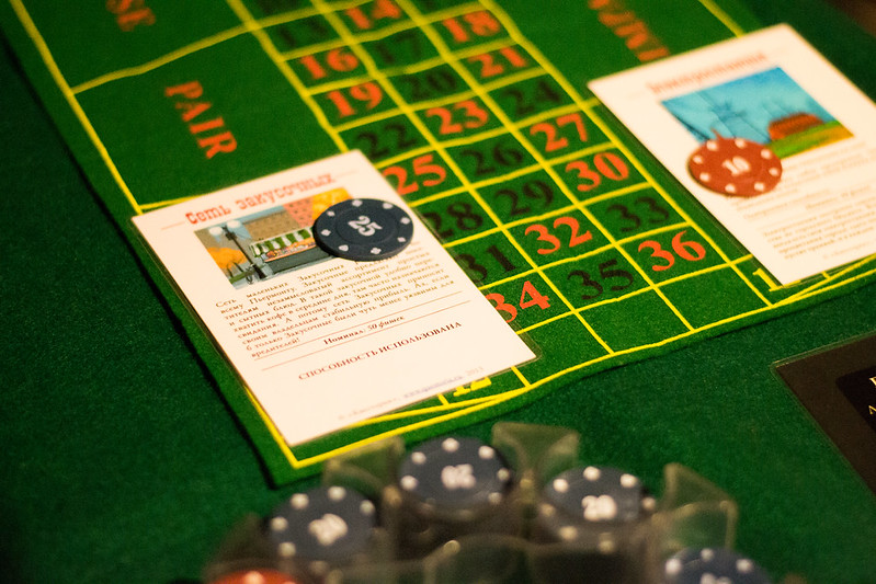 Ведущий развлекает гостей на корпоративе в Ростове-на-Дону